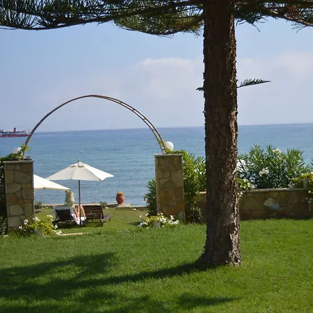 Aparthotel Stefania 4*