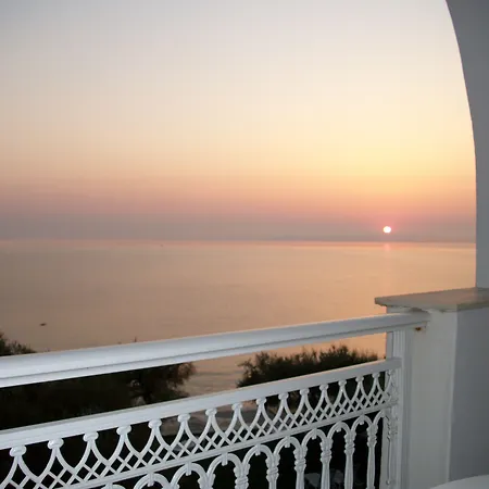 Stefania Aparthotel 4*