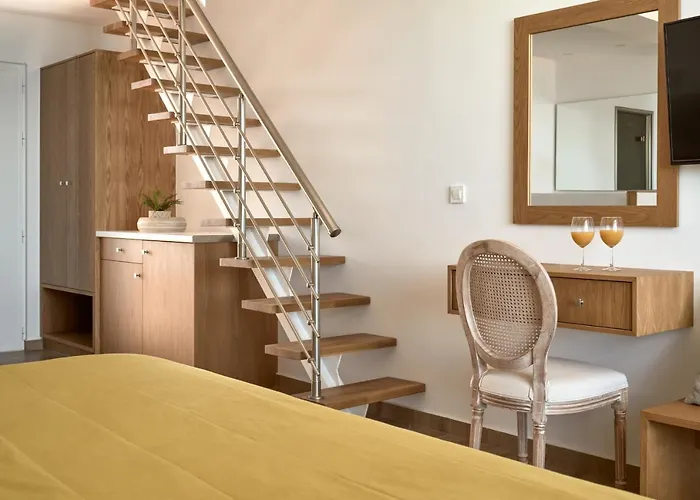 מלון דירות Stefania 4*