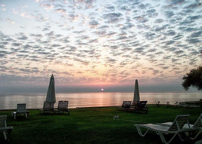 מלון דירות Stefania 4*